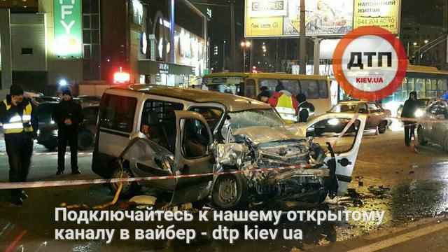 Вследствие ДТП в столице погибла женщина, 9 человек госпитализированы 02