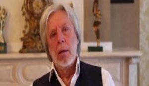 "Вы поддерживаете Кремль и называете украинцев людьми третьего сорта. Актер вы замечательный, но человек очень плохой", - народный артист России Назаров обратился к Олегу Табакову. ВИДЕО