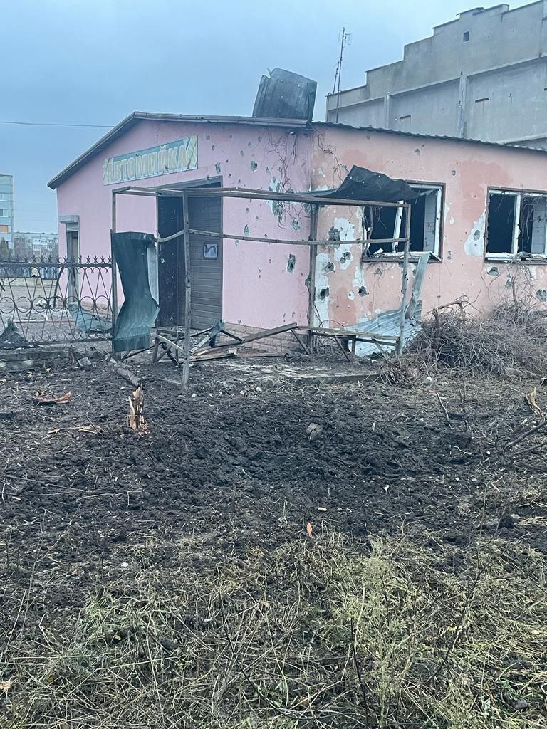 Оккупанты обстреливали Донетчину, повреждено промышленное здание и дома 02