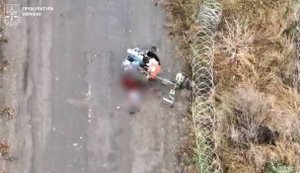 Росіяни вбили трьох цивільних на Харківщині FPV-дроном, вони їхали за пенсією та гумдопомогою. ВIДЕО