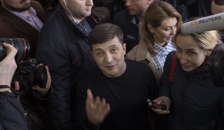 "19 квітня о 19:00", - команда Зеленського опублікувала ролик, що анонсує дебати на "Олімпійському". ВIДЕО