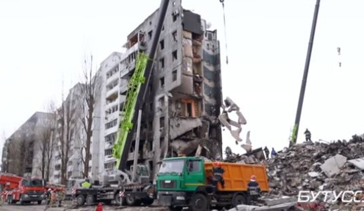 "There were more than hundred people in blocked basement. They were shouting, crying, sending text messages. Occupiers shot at anyone who approached debris," Borodyanka resident on invaders' crimes.. VIDEO
