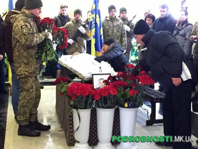 Farewell ceremony for military pilot Voloshyn held in Mykolaiv 03
