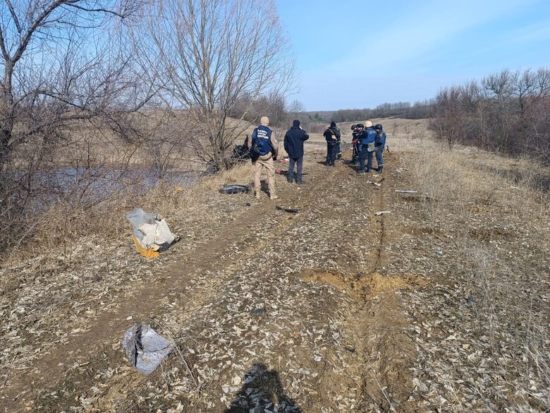 На Харківщині чоловік загинув, наїхавши на вибуховий пристрій 06