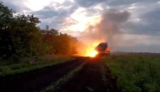 Під час залпу Солнцепек одна з ракет вийшла з ладу, спричинивши займання установки.
