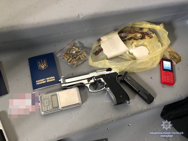 Полиция изъяла метадона на полмиллиона гривен в Киеве 03
