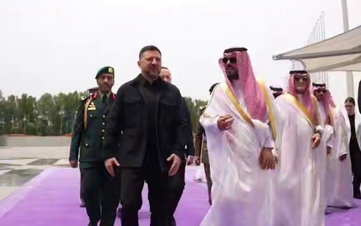 Зеленський прибув з візитом до Саудівської Аравії: Розвиваємо домовленості у сфері безпеки, енергетики та інфраструктури. ВIДЕО