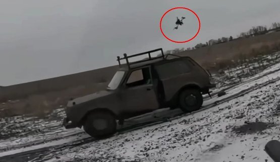 Заскочені серед поля окупанти намагалися збити FPV-дрон, але втратили автомобіль на Костянтинівському напрямку. ВIДЕО