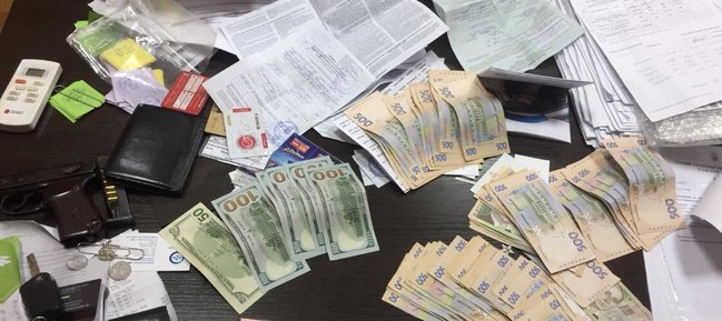 СБУ затримала за систематичні хабарі керівника райвідділу поліції на Одещині 01 СБУ затримала за систематичні хабарі керівника райвідділу поліції на Одещині 01