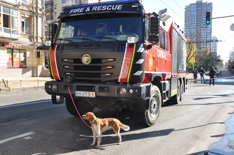 At site of kamikaze drone attack in Kyiv, rubble is being cleared 45