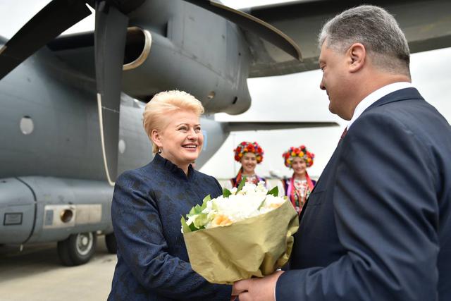 У Харкові відбувається зустріч Порошенка й Грібаускайте 01