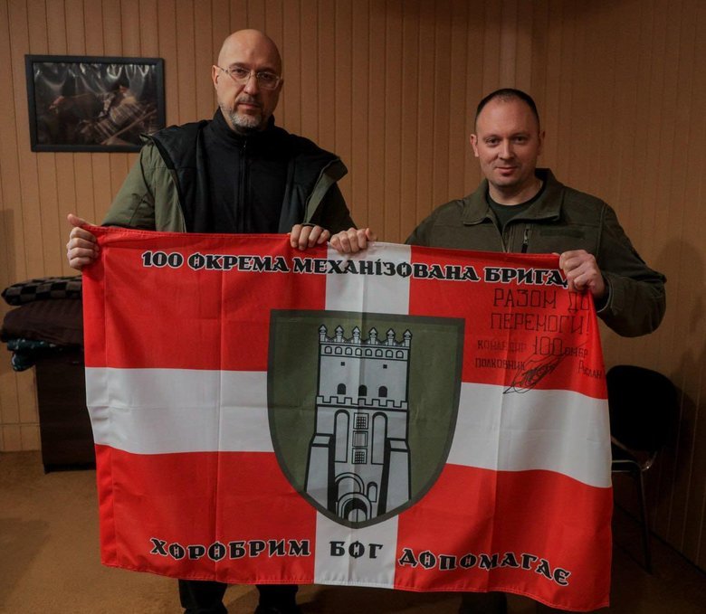 Шмыгаль посетил командный пункт 100-й бригады ВСУ