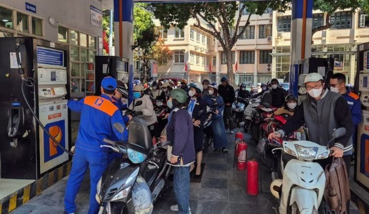 Як у ковідні часи: у В’єтнамі закликали громадян працювати з дому, щоб заощадити паливо