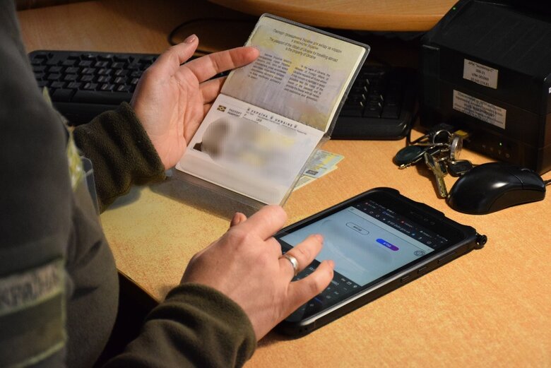 Українець намагався виїхати за підробленими документами через кордон зі Словаччиною