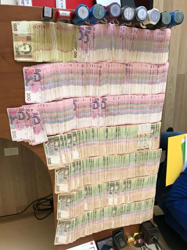 Податкова міліція і Генпрокуратура ліквідували міжрегіональний конвертаційний центр з обігом понад 850 млн грн 01