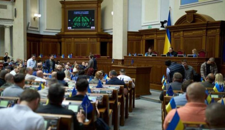Українці вважають, що найбільше розвитку держави шкодить робота в Раді "Слуги народу", - опитування КМІС. ІНФОГРАФІКА