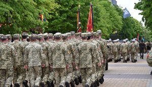 "Ми мусимо пам'ятати, завдяки кому можемо жити, вчитися, працювати і будувати свою Україну", - марш Героїв у Хмельницькому. ВІДЕО+ФОТОрепортаж
