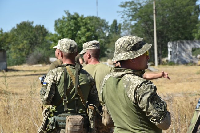 Британські інструктори тренують бійців 28 ОМБр 06