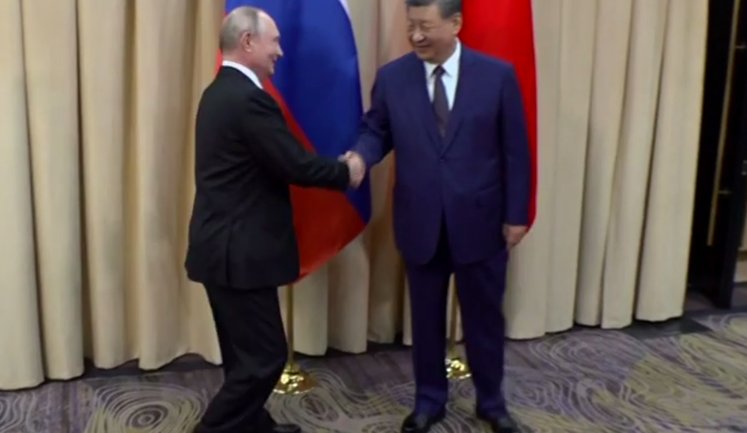 Putin meets with Xi Jinping. Ukraine discussed "in passing" – Peskov