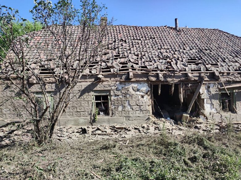 Протягом 20 червня росіяни 4 рази обстріляли Нікопольщину - поранено людину, пошкоджені будинки та ЛЕП, - ОВА 01