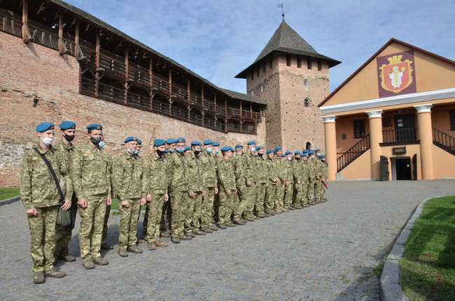 Не могла собі уявити, що представлятиму до нагороди Народний Герой свого… сина! Репортаж із церемонії у Луцьку 09
