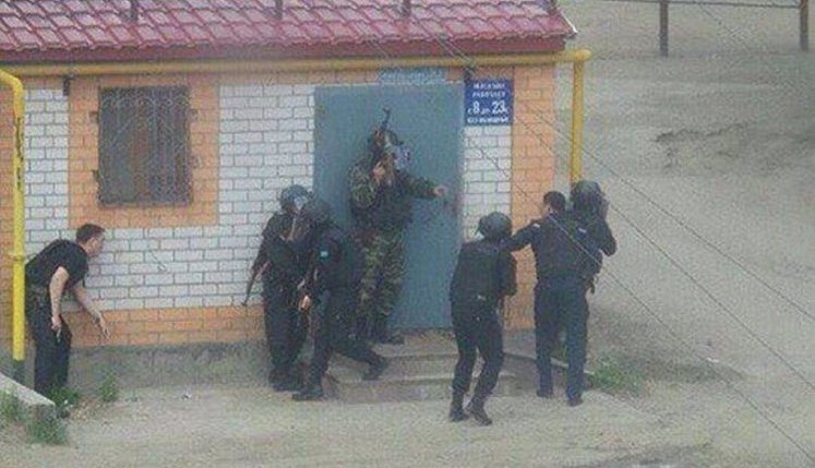 У казахстанському Актобе напали на два магазини зброї і військову частину: шестеро загиблих. У місті оголошено режим АТО. ФОТОрепортаж+ВІДЕО