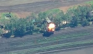 Дрон "Булава" 422-го полка LUFTWAFFE поразил КамАЗ с боекомплектом в тылу врага на расстоянии более 100 км от фронта. ВИДЕО