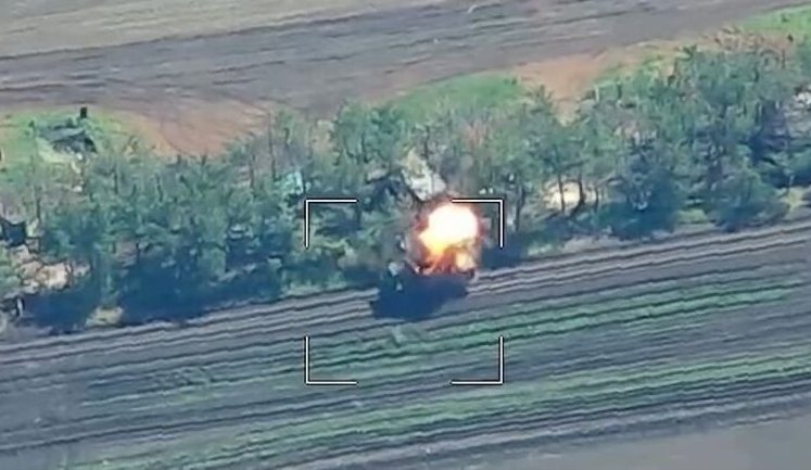 Дрон "Булава" 422-го полка LUFTWAFFE поразил КамАЗ с боекомплектом в тылу врага на расстоянии более 100 км от фронта. ВИДЕО