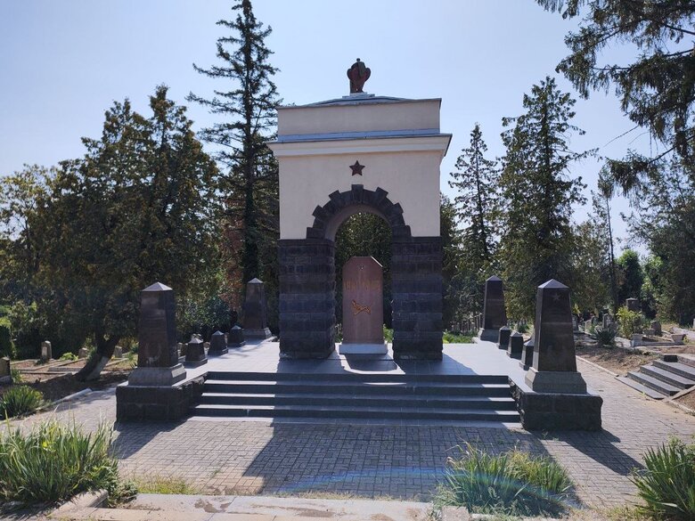 В Ужгороді декомунізовують Пагорб Слави 02