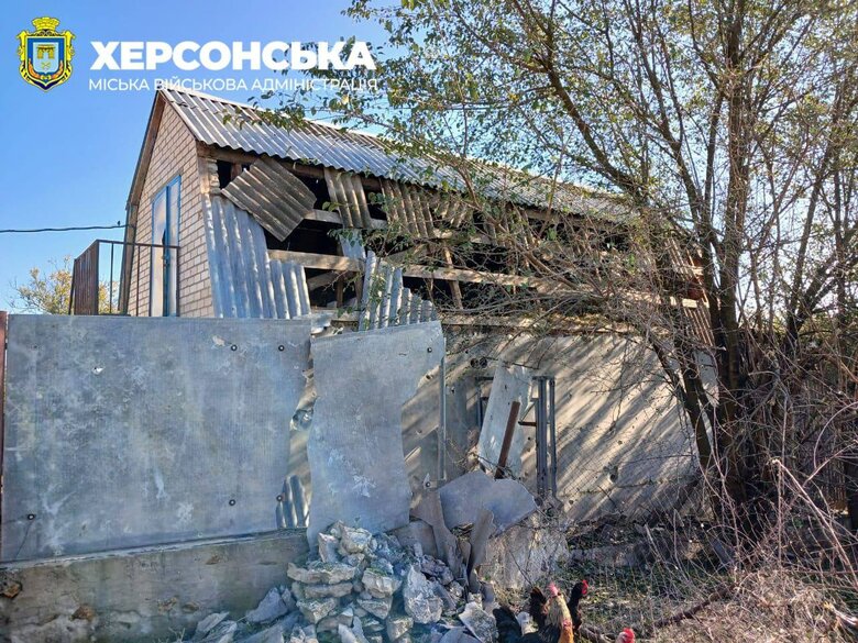 РФ масовано обстріляла Зеленівку на Херсонщині: пошкоджено понад 10 будинків