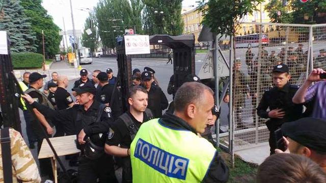 КиївПрайд-2017: праві заблокували парк Шевченка та сусідні вулиці 03