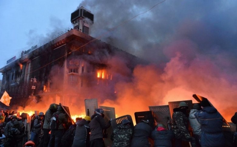 Зброї ні в кого не було, це плід хворої фантазії СБУ. Репортаж із допиту Геннадія Москаля у справі Майдану 02 Зброї ні в кого не було, це плід хворої фантазії СБУ. Репортаж із допиту Геннадія Москаля у справі Майдану 02