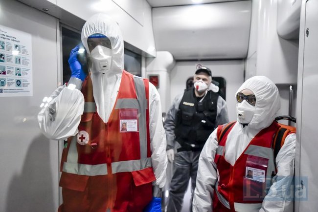 Из Польши прибыли еще два поезда с украинцами 03