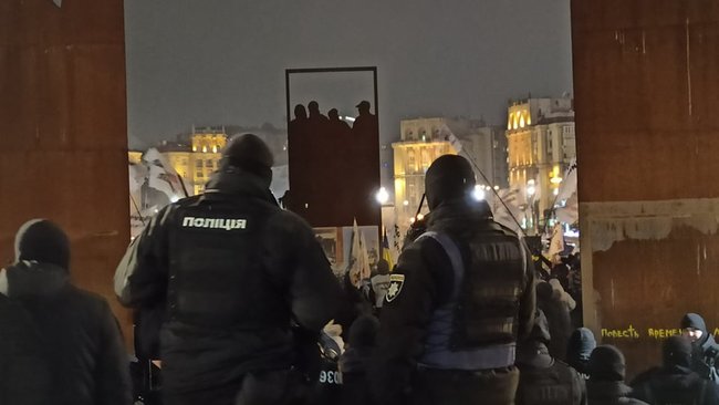 Правоохоронці демонтували більшість наметів ФОПів-протестувальників на Майдані Незалежності (оновлено) 12