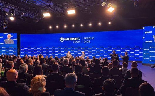 Україна вчить Європу швидкості війни: представники "Сталевого фронту" Ахметова виступили на GLOBSEC Defence Forum у Празі