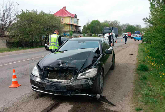 One person killed, three injured in car crash in Bukovyna 02 One person killed, three injured in car crash in Bukovyna 02