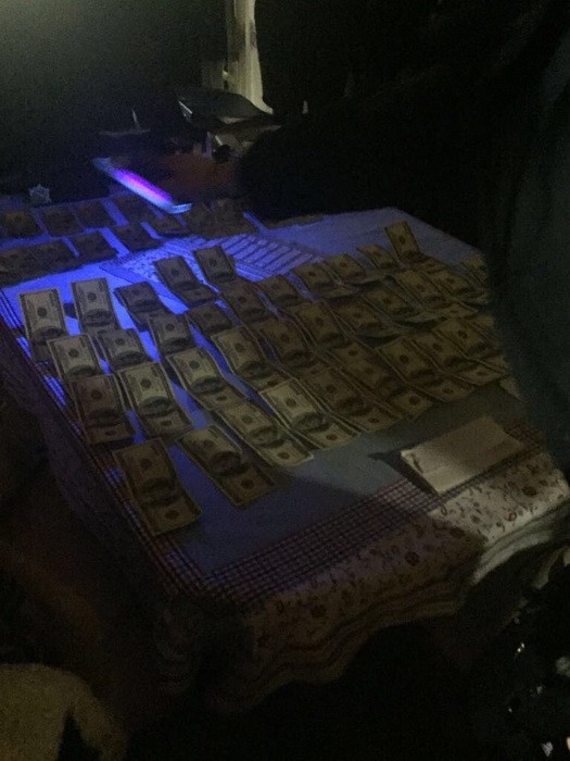 СБУ поймала на взятке в $6тыс. адвоката в Черновцах 02 СБУ поймала на взятке в $6тыс. адвоката в Черновцах 02