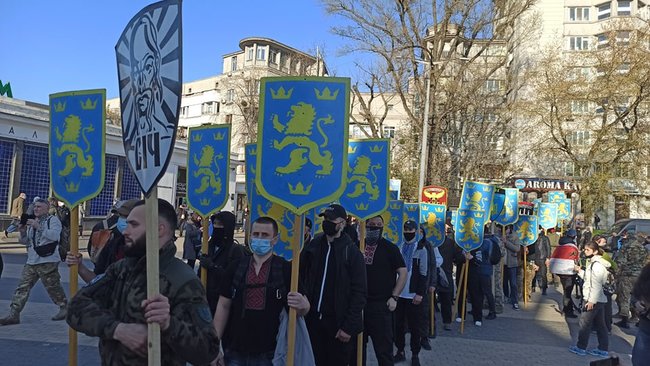 У центрі Києва відбувся марш вишиванок на честь дивізії СС Галичина 04