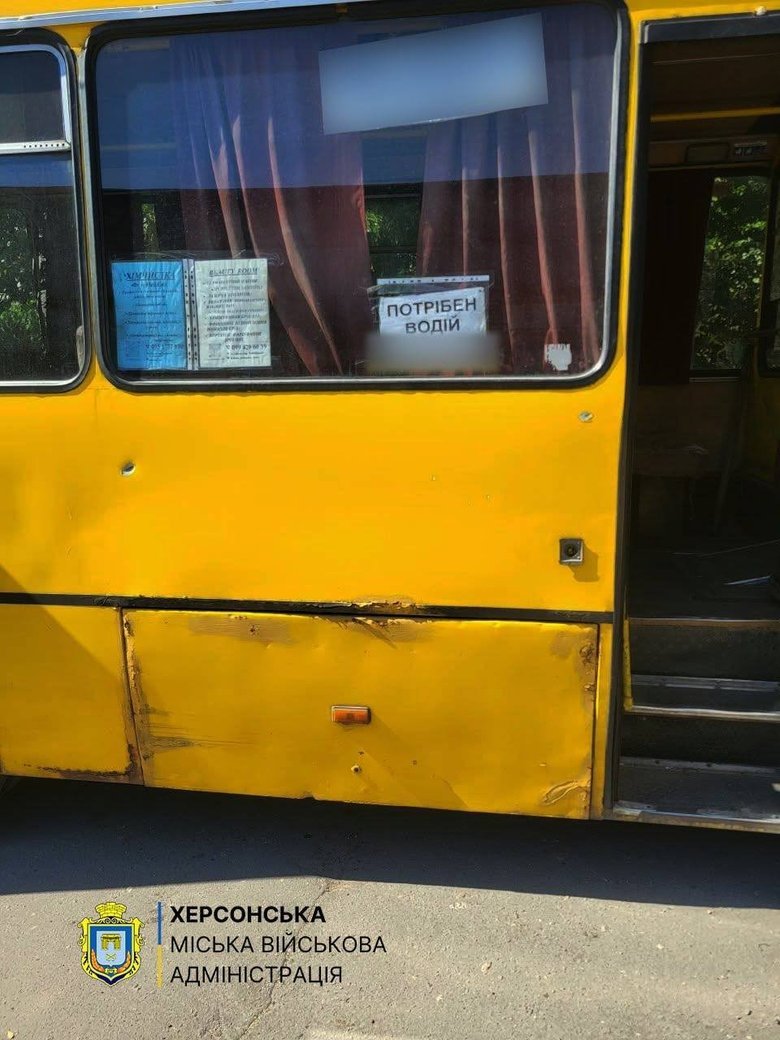 Russia attacked a minibus and a car in Kherson with a drone: details