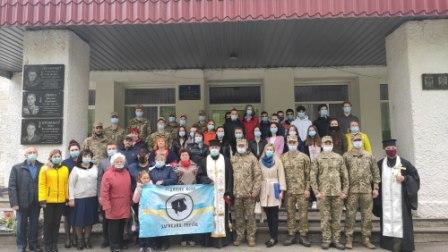 У Синельниковому на Дніпропетровщині відкрили меморіальні дошки пятьом загиблим у зоні АТО воїнам: вони були серед перших мобілізованих на захист України 12