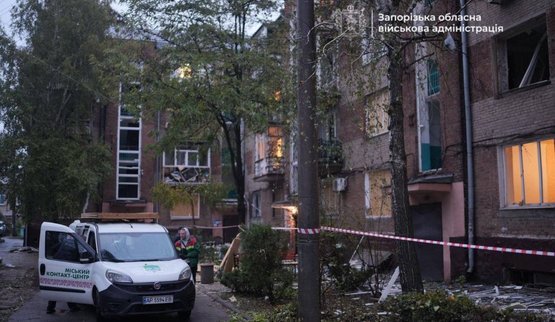 Последствия удара РФ по Запорожью: погибла женщина, среди раненых - ребенок. Повреждены многоэтажные дома и учебное заведение. ФОТОРЕПОРТАЖ