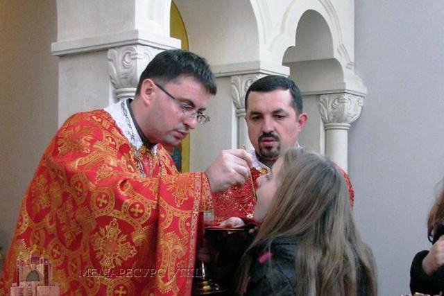 священник угкц