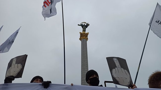 ФОПы попытались установить палатки на Майдане Незалежности: между митингующими и правоохранителями произошли стычки 75