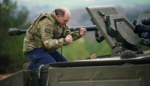 Министр обороны Великобритании Уоллес посетил украинских военных, осваивающих танки Challenger 2. ФОТОрепортаж