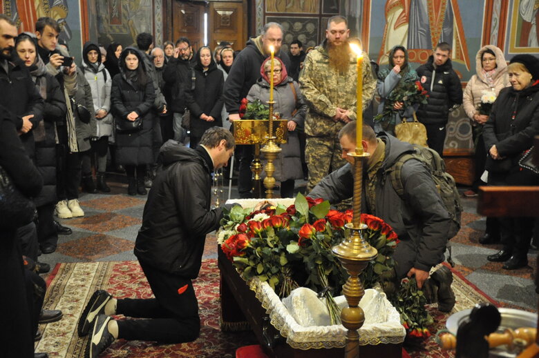 Зі столичним екскурсоводом та воїном Сергієм Мироновим, який загинув у бою з окупантами, попрощалися у Києві 04