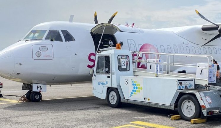 First batch of Pfizer-BioNTech vaccines purchased at public expense arrives in Ukraine