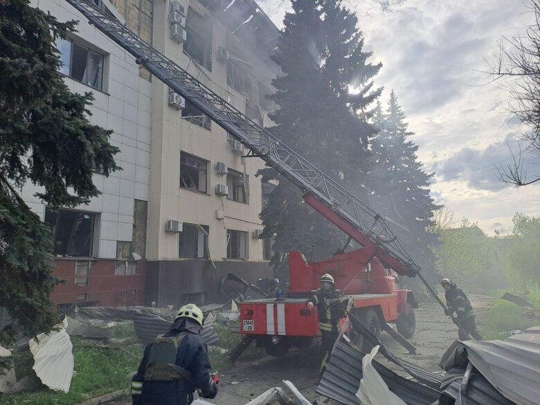 Слов’янськ і Краматорськ під обстрілами - росіяни поцілили у два заводи, - Кириленко 02