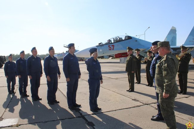 Росія перекинула до Білорусі винищувачі СУ-30СМ 02