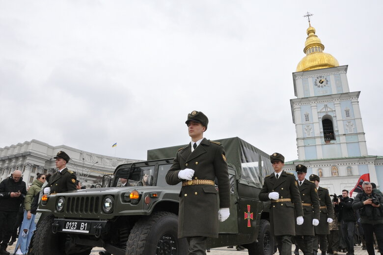 З Героєм України Дмитром Коцюбайлом (Да Вінчі) попрощалися в Києві 65