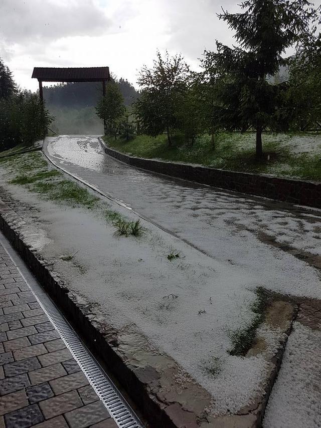 Снег выпал на Закарпатье 02